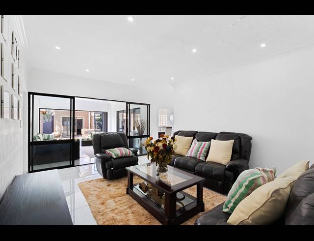 5 BEDROOM HOUSE FOR SALE IN FOURWAYS GARDENS